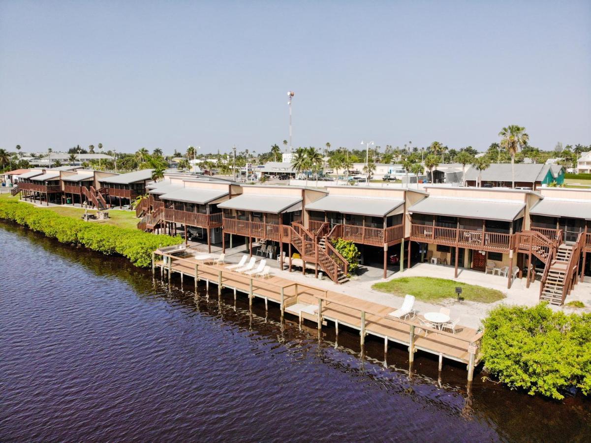 River Wilderness Waterfront Cabins Эверглейдс-Сити Экстерьер фото