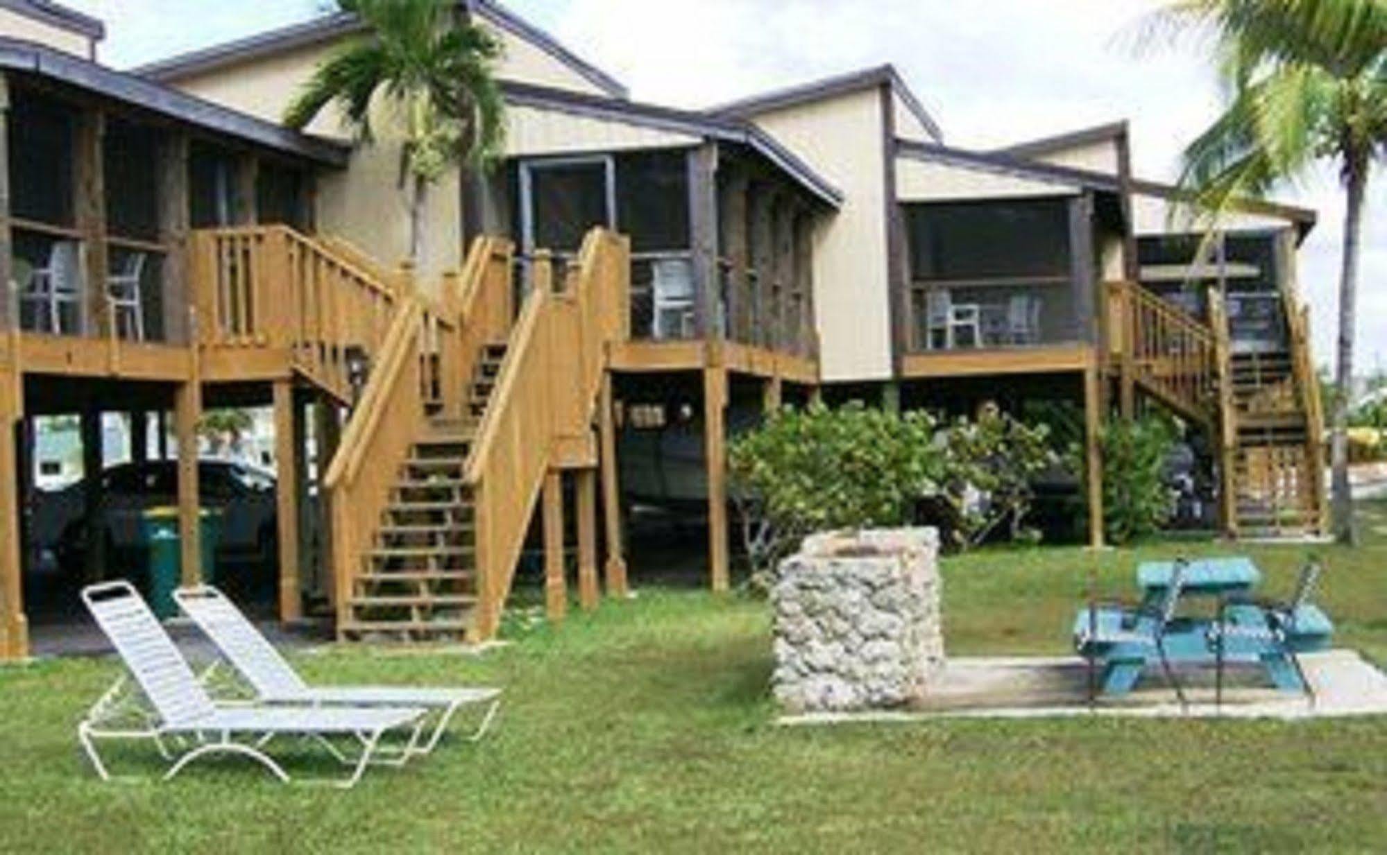 River Wilderness Waterfront Cabins Эверглейдс-Сити Экстерьер фото