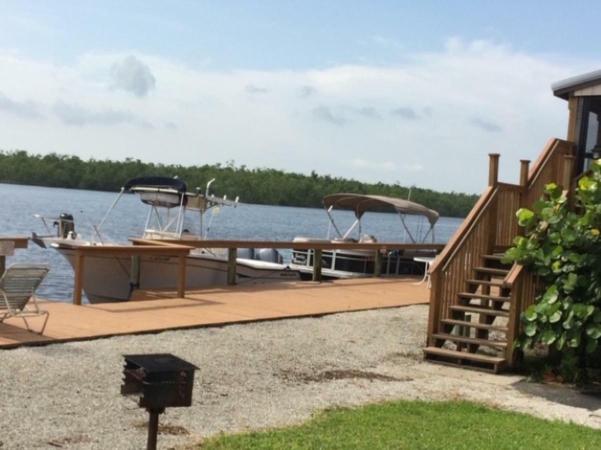 River Wilderness Waterfront Cabins Эверглейдс-Сити Экстерьер фото